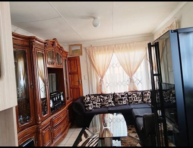 2 BEDROOM HOUSE FOR SALE IN PROTEA GLEN